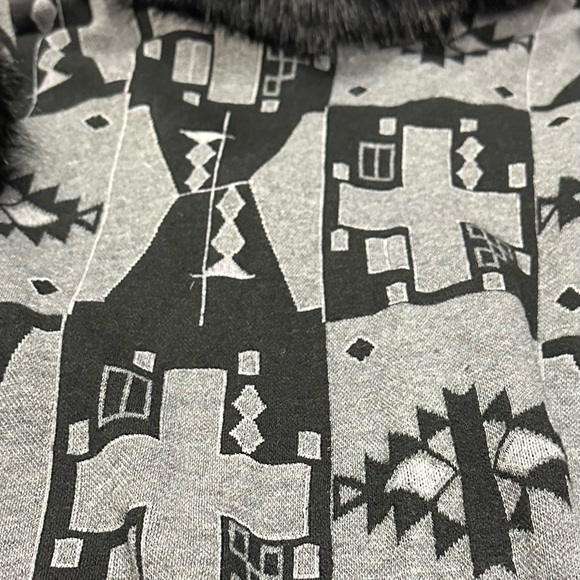 Beautiful Aztec Wrap with Faux Fur - Picture 10 of 16